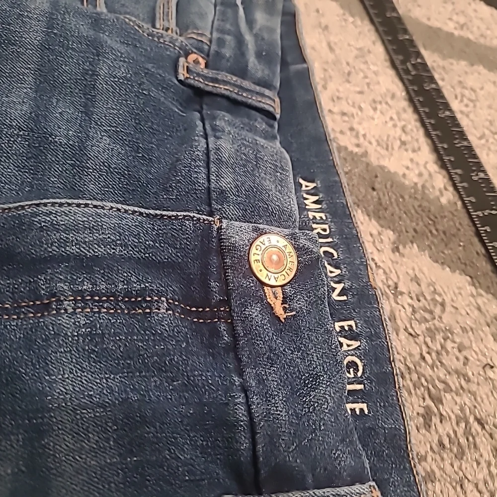 American Eagle Womens 14 Blue Denim The Dream Short Curvy Midi Distressed - Picture 7 of 12